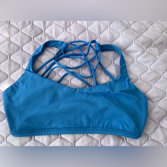 lululemon athletica Tops - Lululemon Free to Be Size 8 Sports Bra